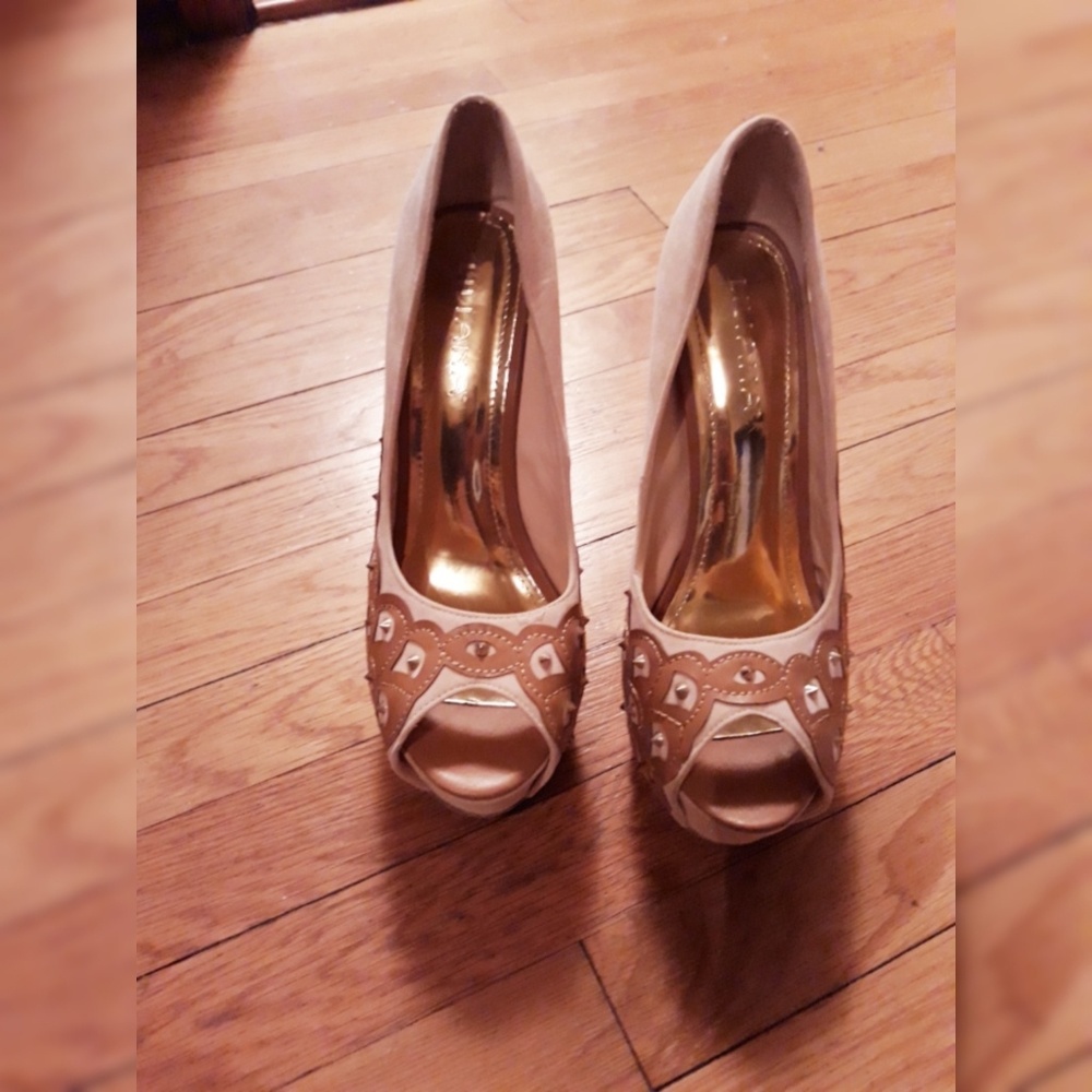 👠 Beautiful scalloped Heels